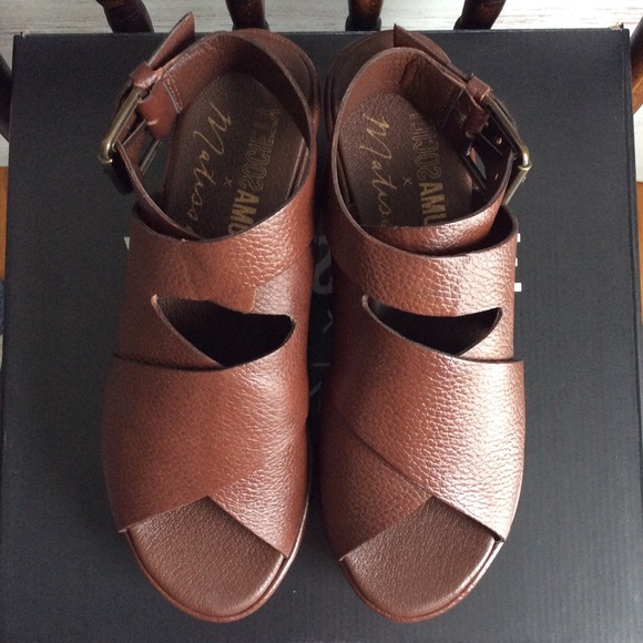 Runaway Wedge Sandal in Saddle - Picture 3 of 4